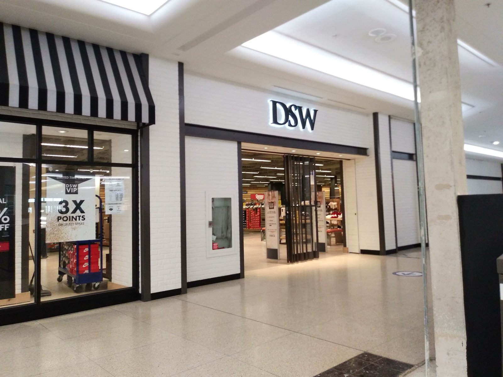 DSW Closing Time